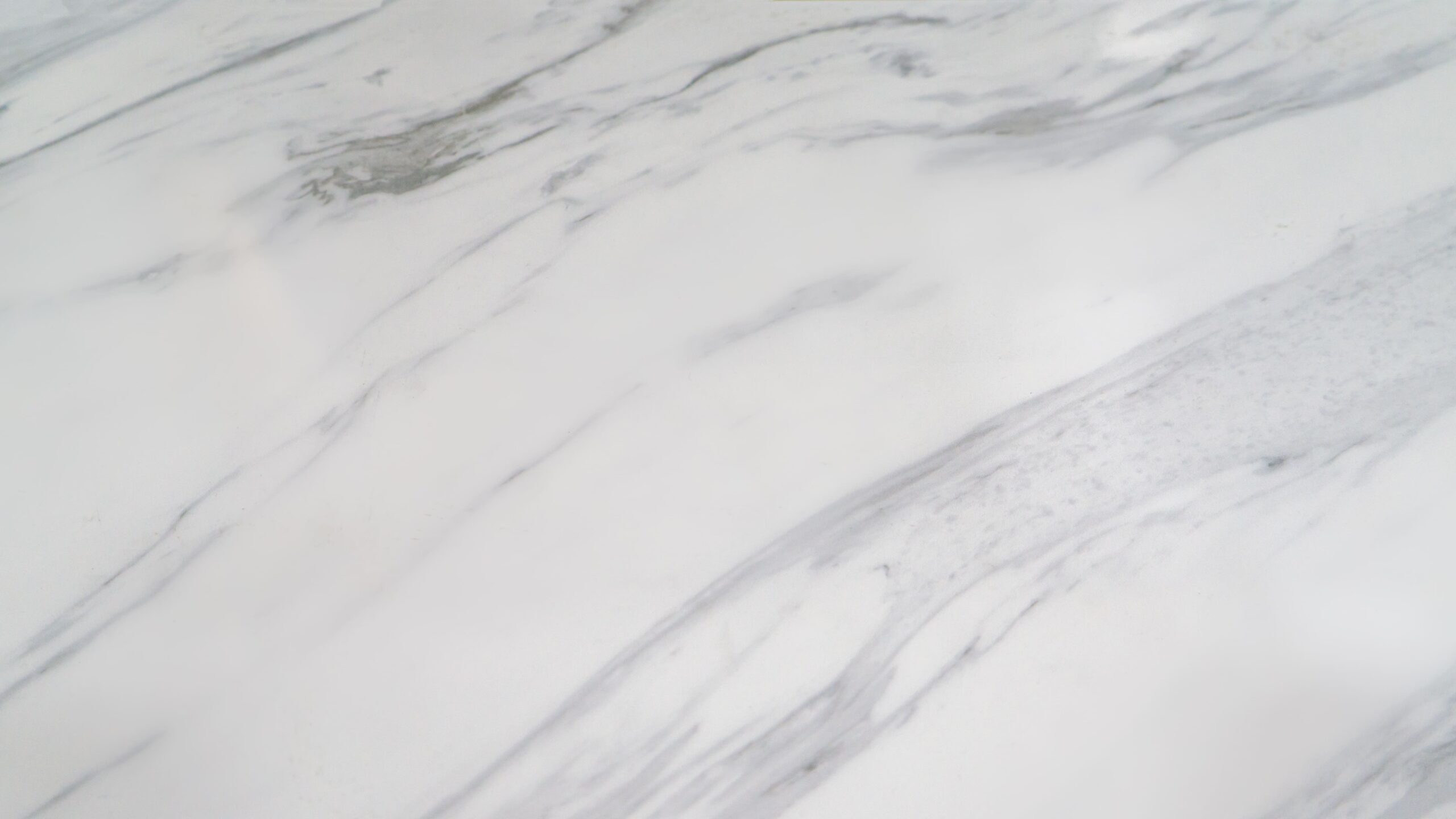Porcelain slab countertops with mountain views – crafted for Colorado’s rugged elegance